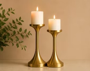 Élégant porte-bougie en laiton avec finition antique, parfait pour la décoration de la maison et les arrangements de table romantiques - Product Image 2
