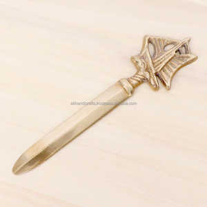 ที่เปิดจดหมายทองเหลืองดีไซน์เรียบหรู – เครื่องตัดกระดาษที่เรียบง่ายและมีระดับ - Product Image 2