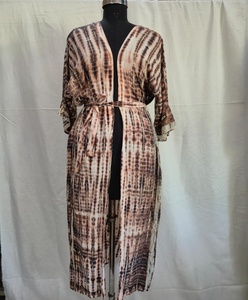Kimono largo teñido a mano para mujer, ropa de playa estilo bohemio ligera con ajuste relajado, mangas anchas y cinturón en la cintura. - Product Image 1