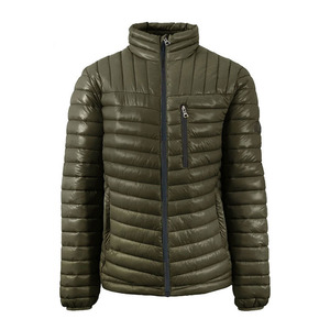 Conçue avec une isolation de qualité et un tissu durable, cette doudoune offre une chaleur sans ajouter de poids supplémentaire. - Product Image 3