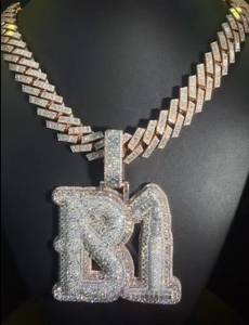 Pendentif Papillon Personnalisé Sertie de Diamants Moissanite, Collier Insecte Micro-Pavé en Argent 925, Bijou de Luxe avec Pierre Bleue, Style Statement - Product Image 4