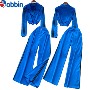 Conjunto Deportivo de 2 Piezas para Mujer, Top Corto a Rayas con Bloques de Color Sólido y Pantalones Deportivos de Manga Larga para Otoño e Invierno - Product Image 6