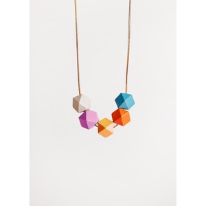 Collier artisanal élégant en perles de résine et de bois, bijoux tendance pour les fêtes et les tenues décontractées, assortiments de perles et de perles - Product Image 2