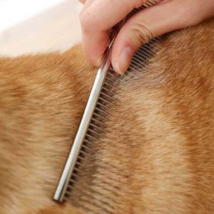 Peine de Metal de Dientes Finos y Gruesos, Herramienta Reutilizable para Peinar el Cabello y Limpiar el Pelo de Mascotas - Product Image 5