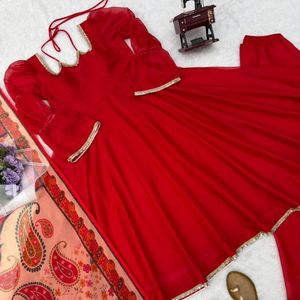 Ensemble de costume Anarkali en soie Tabby premium avec palazzo et dupatta imprimé numériquement, travail de dentelle fantaisie effet miroir, Anarkali évasé de 4,5 mètres - Product Image 4