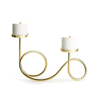 Candelabro moderno de metal con cuatro brazos, decorativo para mesa, minimalista, para mesa de comedor, bodas, eventos, a la moda. - Product Image 4