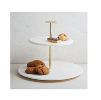 Hoogwaardige witte marmeren en messing taartplateau met trendy design, herbruikbaar, aanpasbare maat voor bruiloft, feest en dessertpresentatie