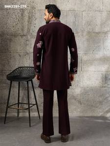 Ensemble Kurta-Pant pour homme de qualité supérieure, style japonais, avec broderies multi-fils et sequins, col en V, coupe courte, achat en ligne en Inde - Product Image 4