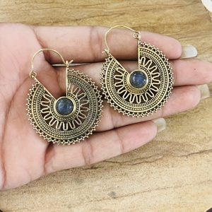 Pendientes Geométricos Bohemios de Labradorita de Venta Caliente, Joyería Tribal de Aro de Latón para Mujer, Acabado de Latón Antiguo, Mandala Étnico al por Mayor - Product Image 4