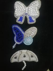 Collection exclusive et unique de broches en forme ovale, brodées à la main, avec des fils de bullion Kasab et des perles, motif chat. - Product Image 6