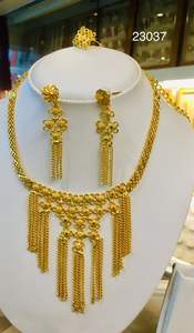 Conjunto de Collar y Pendientes Florales Chapados en Oro Indio con Piedras de Circonio, Estilo Moderno, Certificado para Bodas y Compromisos de Mujeres - Product Image 4