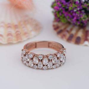 Anillo de Eternidad para Mujer en Plata de Ley 925 Chapado en Oro Rosa, con Microcluster Ovalado de Perlas, Joyería Personalizada Luxial Jewels Clásica - Product Image 1