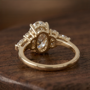 Bague de fiançailles tendance en or 14 carats avec diamant ovale de laboratoire, rapport IGI VS1 E, idéale pour anniversaire et mariage - Product Image 3