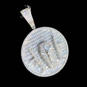 Pendentif Disque Croix Double Pistolet en Moissanite Argentée 55mm, Collier Hip Hop Tendance, Bijou de Luxe Doré, Cadeau en Moissanite Argentée - Product Image 3