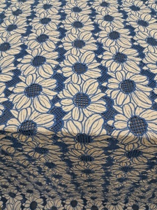 Tissu en dentelle ajourée en coton bleu et blanc cassé avec grand motif floral et motif en maille pour vêtements de créateurs (vente en gros) - Product Image 2
