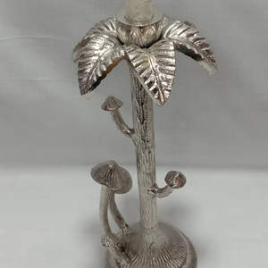 Portavelas Cónico de Metal con Diseño de Palmera Hecho a Mano, Decoración Moderna para el Hogar al Mejor Precio - Product Image 1