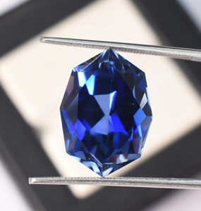 Saphir bleu royal de laboratoire, taille fantaisie hexagonale 18x13 mm, 18,80 carats, pierre précieuse non montée pour la création de bijoux - Product Image 6