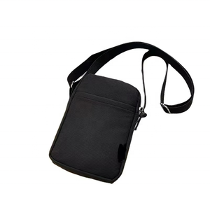 Bolso cruzado unisex mini para uso diario, viajes y transporte de artículos cotidianos, hecho de neopreno de alta calidad y duradero. - Product Image 4