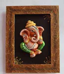 Jarrón de Mesa y Ídolo Decorativo de Arcilla Hecho a Mano con Diseño Art Deco del Dios Ganesha para Bodas, Cumpleaños y Diwali (Diseño Vertical) - Product Image 1