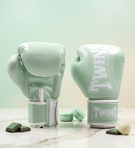 Gants de boxe Muay Thai avec logo personnalisé, gants de boxe en cuir de haute qualité, fermeture à boucle, sangle de poignet réglable - Product Image 1