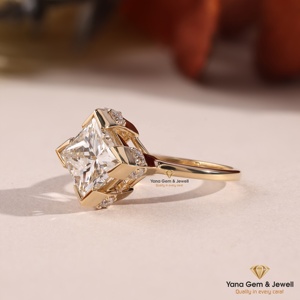 Bague solitaire en or massif 14 carats avec diamant de laboratoire CVD taille princesse étincelant de 3,00 carats, couleur F, clarté VVS2, certifié IGI - Product Image 2
