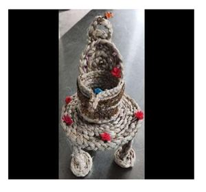 Panier décoratif miniature fait main avec couvercle, conteneur artistique pour présentation sur table, élégant objet de présentation pour cadeau festif - Product Image 3