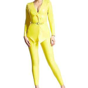 Mono amarillo de PU para mujer, manga larga, cuello en V, cintura alta, ajuste ceñido con cinturón, ropa de club, largo completo, color sólido - Product Image 1