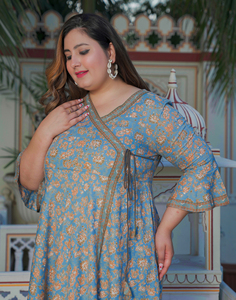 Vestido Festivo Anarkali de Rayón Azul con Estampado Floral, Cuello en V y Mangas Campana, Tallas Grandes para Mujer, Venta al por Mayor - Product Image 4