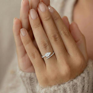 Bague unique en diamant de laboratoire taille poire brillant de 1,30 carat, or massif 14 carats, bijou léger pour usage quotidien, cadeau élégant pour anniversaire - Product Image 1