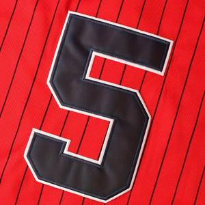 Camiseta de Béisbol con Cuello en V, Rayas Rojas y Letra Bordada, Tejido de Punto de Poliéster, Ligeramente Elástica, Top Deportivo para Hombre - Product Image 5