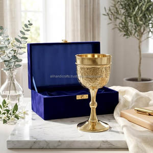 Paire de verres à brandy en laiton sculptés à la main, gobelets à vin à pied court, ensemble de verres de dégustation de cognac, articles de bar décoratifs en métal - Product Image 5