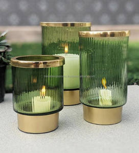 Allée rouge en verre vert, design côtelé S/3, avec dessus en laiton et bord du bas, décoration de la maison et du jardin - Product Image 1