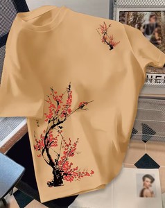 Camiseta de Hombre Estilo Chino con Estampado de Flores de Ciruelo Pintado a Mano, Cuello Redondo, Manga Corta, Corte Regular, 100% Algodón Transpirable de Punto - Product Image 4