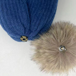 Gorro de Punto con Logotipo Personalizado, Gorros de Invierno de Piel Sintética de Alta Calidad con Pompón para Hombre y Mujer - Product Image 5