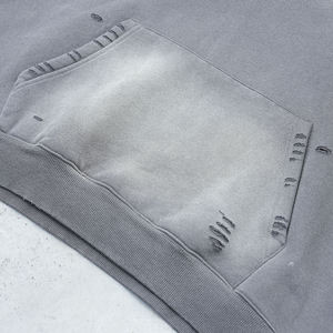 Sudadera con capucha desgastada y rotos, de peso pesado, gris lavado, estilo streetwear, al por mayor - Product Image 2