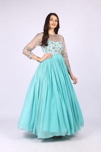 Collection de mode Royal Glam : Robe plissée 1 pièce pour femme avec broderie de perles Dana – Collection de mode Royal Glam - Product Image 6