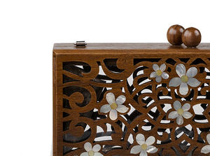 Pochette de soirée de luxe ElaraPearl en bois avec incrustation de nacre, idéale pour les mariages, les célébrations nuptiales et les occasions prestigieuses - Product Image 2
