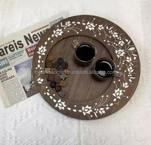 Bandeja Redonda de Madera de Acacia Hecha a Mano con un Hermoso Diseño, Duradera y Moderna, para Servir Postres, Artesanía para Eid, Ramadán y Otros Festivales - Product Image 2