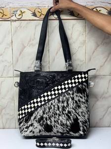 Nouveauté : Sacs fourre-tout et sacs à bandoulière en cuir de vachette véritable 100% à poils, motif à carreaux style occidental, avec motifs floraux gravés à la main - Product Image 4