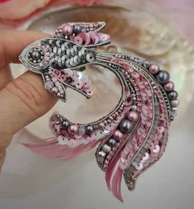LEAF Design Handmade Seed Beads Embroidery Broches Custom Design Seed Bead and Embroidered Brooches - Product Image 1