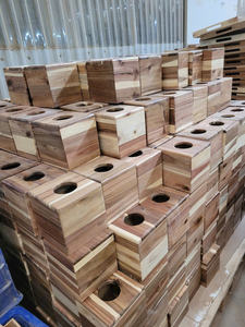 Caja de pañuelos de bambú natural con elegante apariencia de madera para interiores ecológicos en el baño o el dormitorio - Product Image 4