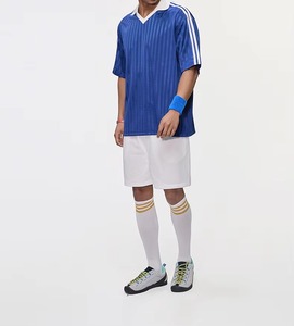 Camiseta Deportiva de Secado Rápido de 160 g/m² para Hombre y Mujer, Malla 100% Poliéster, Cuello en V, Manga Corta, Estilo Jersey de Fútbol, Personalizable - Product Image 5