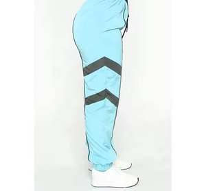 Nouvelle Arrivée Vente Chaude Ensemble Sportif Personnalisé 2 Pièces pour Femme Hiver Survêtement Zippé à Manches Longues 2026 - Product Image 3