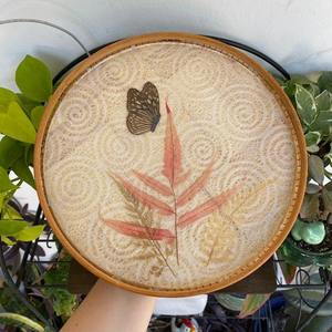 Bandeja Redonda Decorativa de Ratán Atemporal, Ideal para Restaurantes, Cafeterías o Servicio a la Habitación de Hotel, de la India - Product Image 1