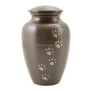 Urnas para mascotas de cremación de latón de alta calidad con estampado de pata Urnas funerarias de metal con acabado negro y dorado para cenizas humanas - Product Image 6