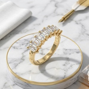 Anillo de banda con siete piedras y corte esmeralda de 5.60 quilates con engaste de puntas - Product Image 2