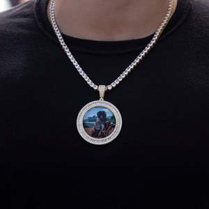 Collier pendentif photo personnalisé en laiton plaqué or avec zircon incrusté, breloque cercle, pour hommes et femmes - Product Image 1