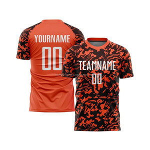 Maillot de football personnalisé par sublimation, orange, noir, camouflage, col rond, manches courtes, évacuation de l'humidité, adulte unisexe, nom de l'équipe imprimé - Product Image 1