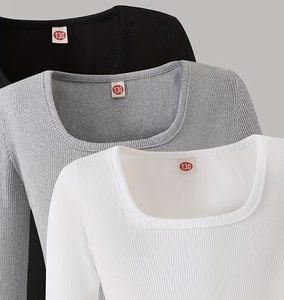 Trois tenues 2026 pour grandes filles, avec un t-shirt ajusté à manches courtes et un col carré côtelé fin – C'est une pièce polyvalente - Product Image 4