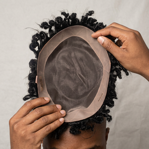 Perruque Courte Bouclée Taz Hair BD Mono & Base PU, Densité 100%, Cheveux Indiens Remy Vierges, 60-65g, Texture 28mm, Fabriquée au Bangladesh - Product Image 1